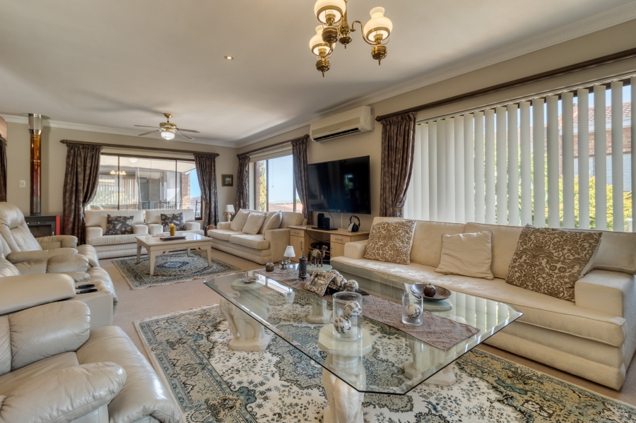 3 Bedroom Property for Sale in Die Wingerd Western Cape